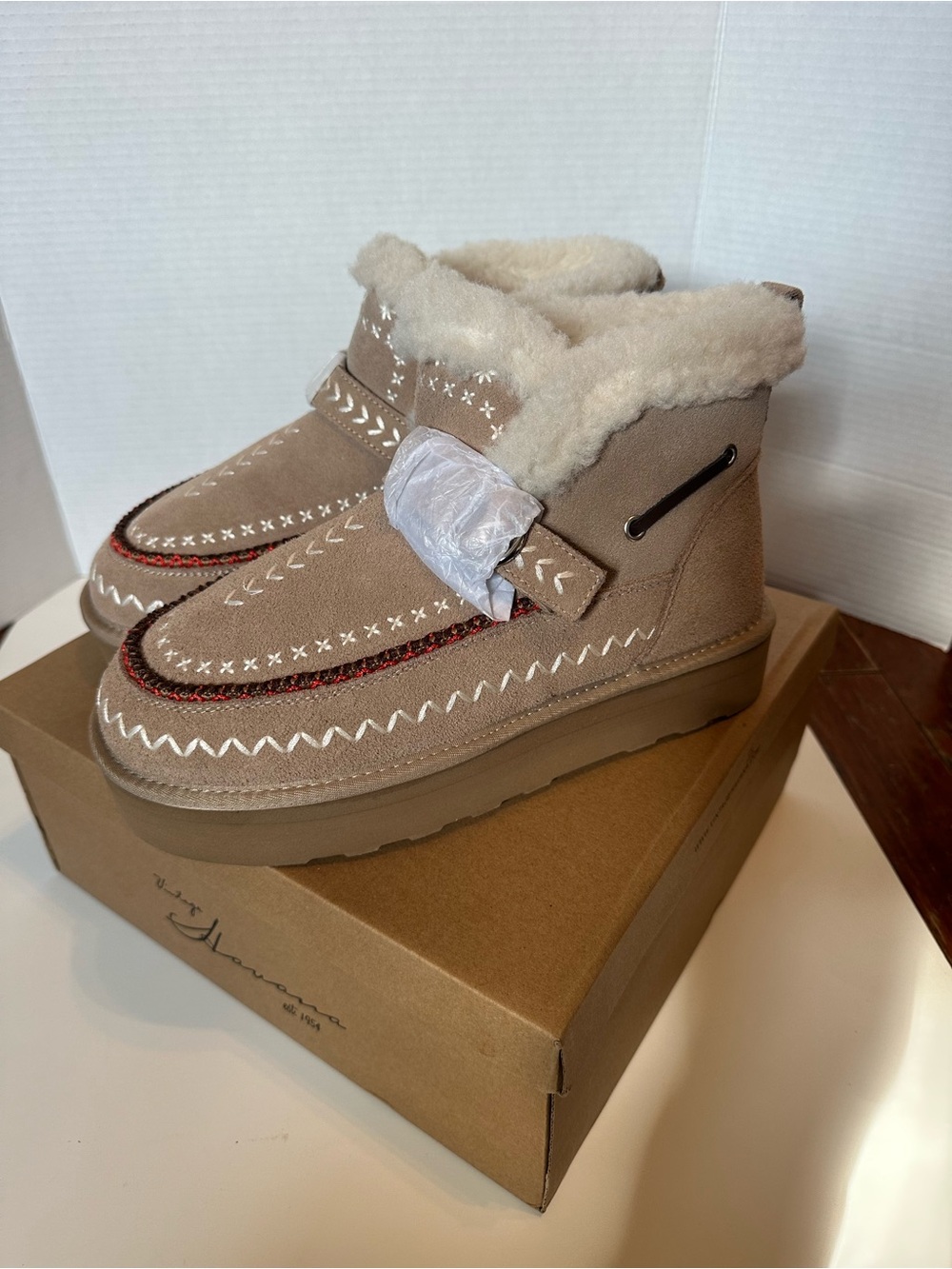 Vintage Havana Grand Taupe Suede Shearling Boots Women’s 9 NIB